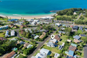 Wallace Waves Mollymook